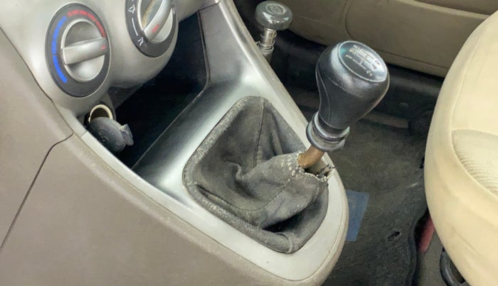 2011 Hyundai i10 MAGNA 1.2 KAPPA2, Petrol, Manual, 33,326 km, Gear lever - Boot cover slightly torn
