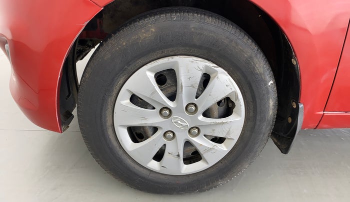 2011 Hyundai i10 MAGNA 1.2 KAPPA2, Petrol, Manual, 33,326 km, Left front tyre - Minor crack