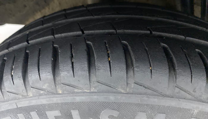 2021 Renault Kwid RXT, Petrol, Manual, 22,507 km, Right Rear Tyre Tread