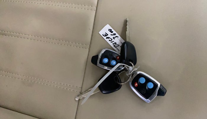 2019 Maruti Dzire LXI, CNG, Manual, 68,600 km, Key Close Up