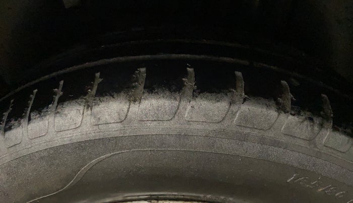 2019 Maruti Dzire LXI, CNG, Manual, 68,600 km, Left Rear Tyre Tread