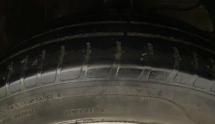 2019 Maruti Dzire LXI, CNG, Manual, 68,600 km, Right Front Tyre Tread