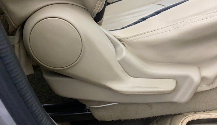 2019 Maruti Dzire LXI, CNG, Manual, 68,600 km, Driver Side Adjustment Panel