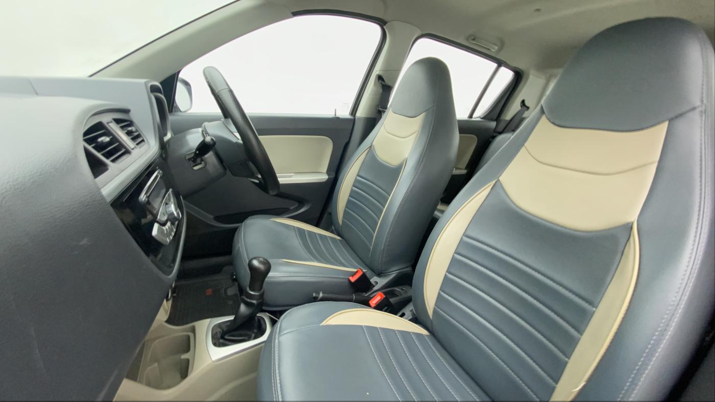 2017 Maruti Alto K10 VXI (O), Petrol, Manual, 42,259 km, Right Side Front Door Cabin