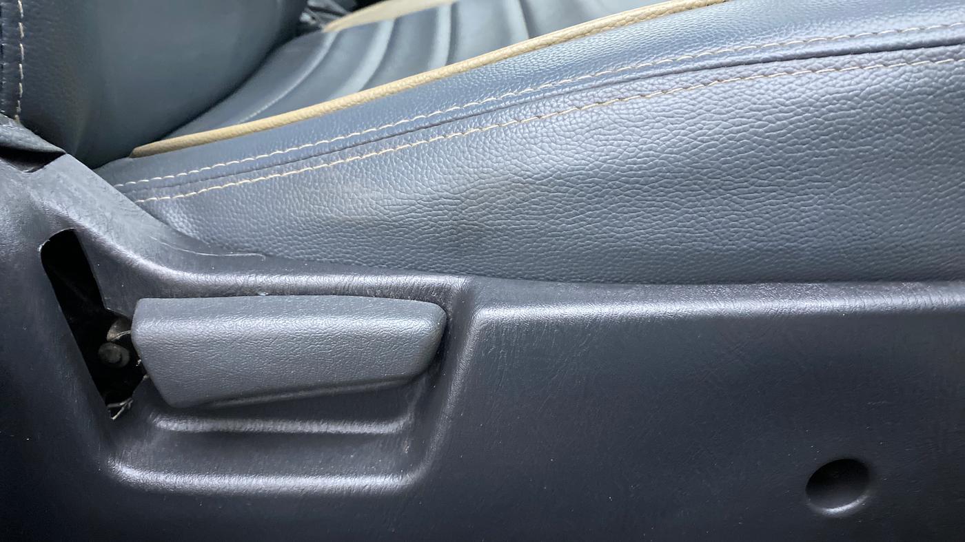 2017 Maruti Alto K10 VXI (O), Petrol, Manual, 42,259 km, Driver Side Adjustment Panel