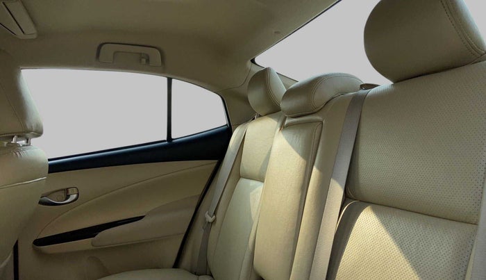 2018 Toyota YARIS V CVT, Petrol, Automatic, 34,644 km, Right Side Rear Door Cabin