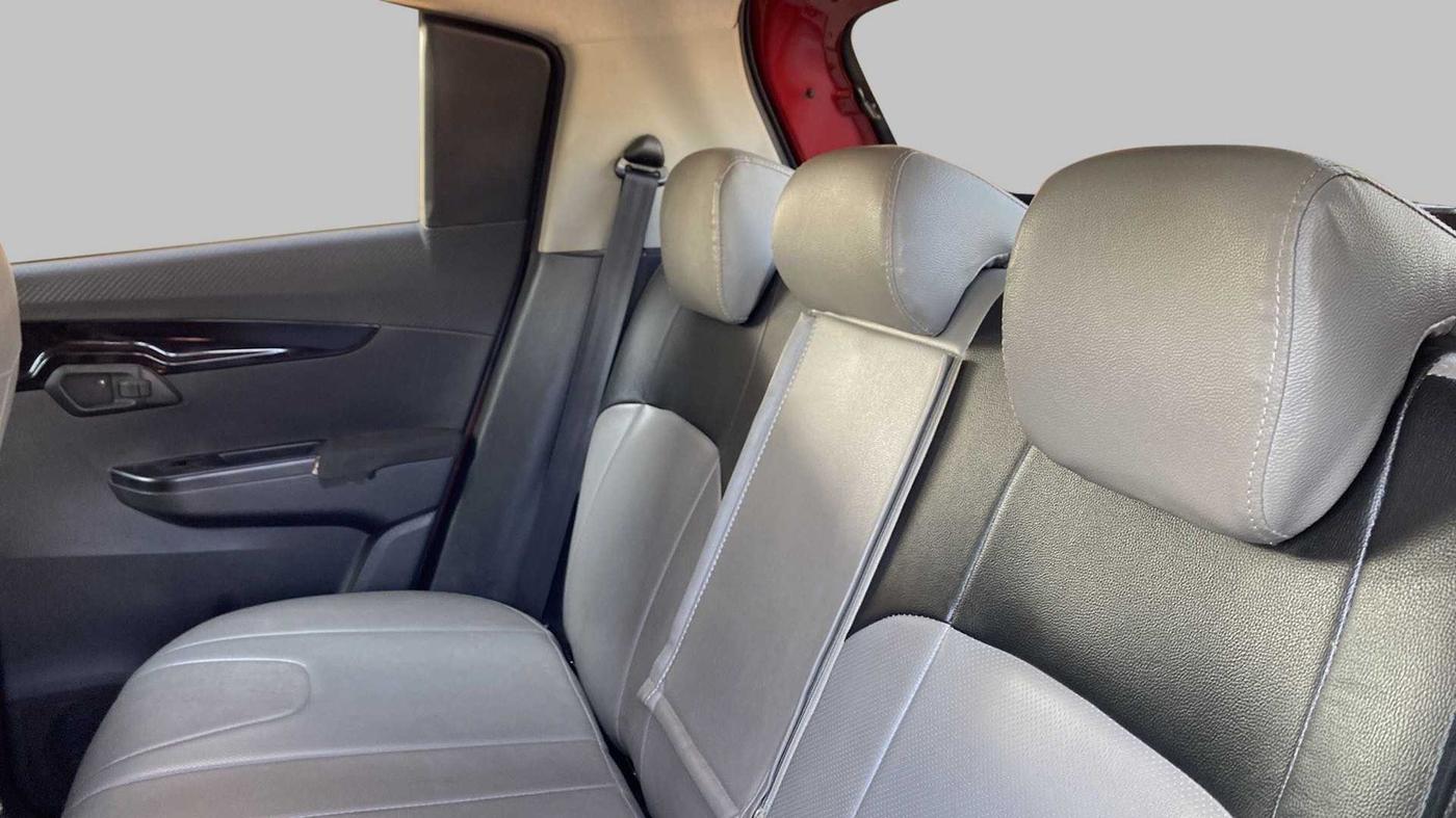 2017 Mahindra Kuv100 K8 D 6 STR, Diesel, Manual, 31,824 km, Right Side Rear Door Cabin