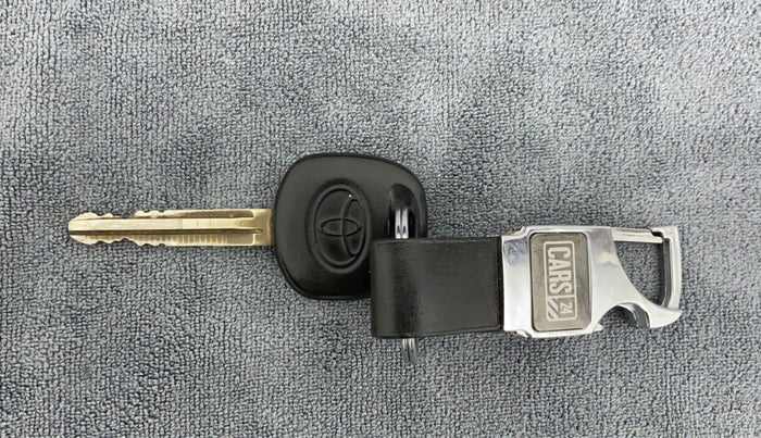 2015 Toyota Etios Liva G, Petrol, Manual, 96,553 km, Key Close Up