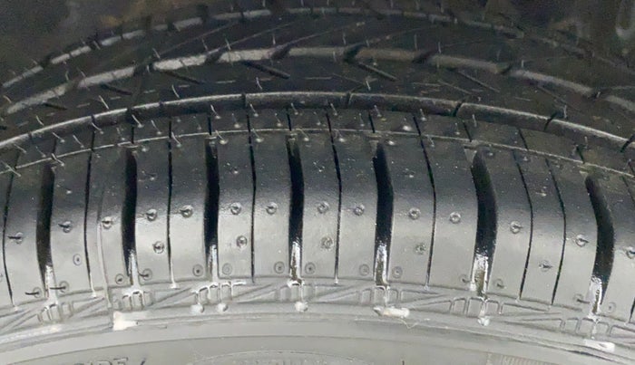 2015 Toyota Etios Liva G, Petrol, Manual, 96,553 km, Right Front Tyre Tread