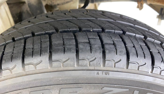 2019 Maruti Alto K10 LXI CNG, CNG, Manual, 65,329 km, Left Rear Tyre Tread
