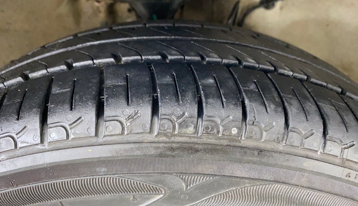 2019 Maruti Alto K10 LXI CNG, CNG, Manual, 65,329 km, Right Front Tyre Tread