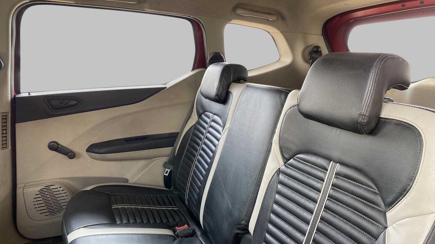2019 Renault TRIBER 1.0 RXL PETROL, Petrol, Manual, 37,353 km, Right Side Rear Door Cabin