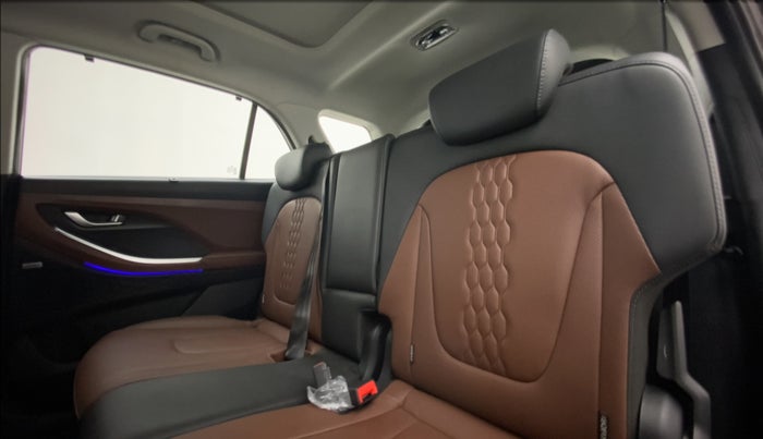 2022 Hyundai ALCAZAR PLATINUM 1.5 MT 7STR, Diesel, Manual, 4,266 km, Right Side Rear Door Cabin