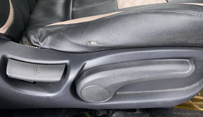 2015 Hyundai Elite i20 ASTA 1.2 (O), Petrol, Manual, 72,417 km, Driver Side Adjustment Panel