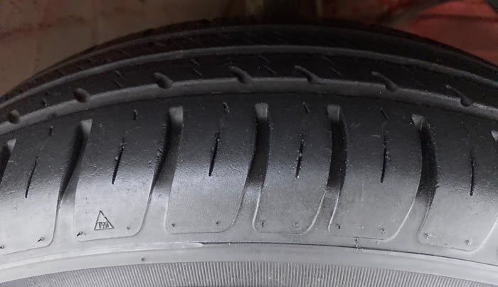 2020 Maruti Swift VXI, Petrol, Manual, 17,816 km, Right Front Tyre Tread