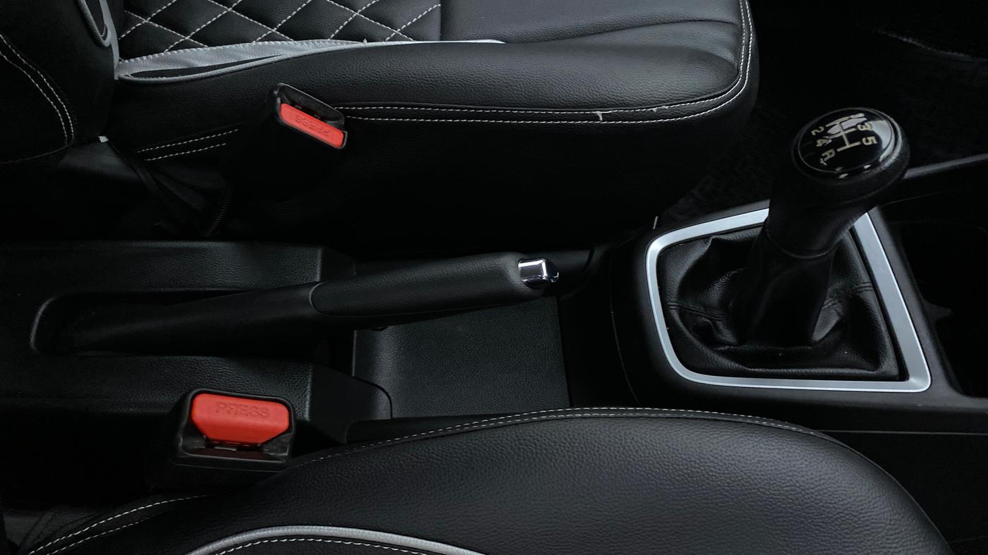 2020 Maruti Swift VXI, Petrol, Manual, 17,816 km, Gear Lever