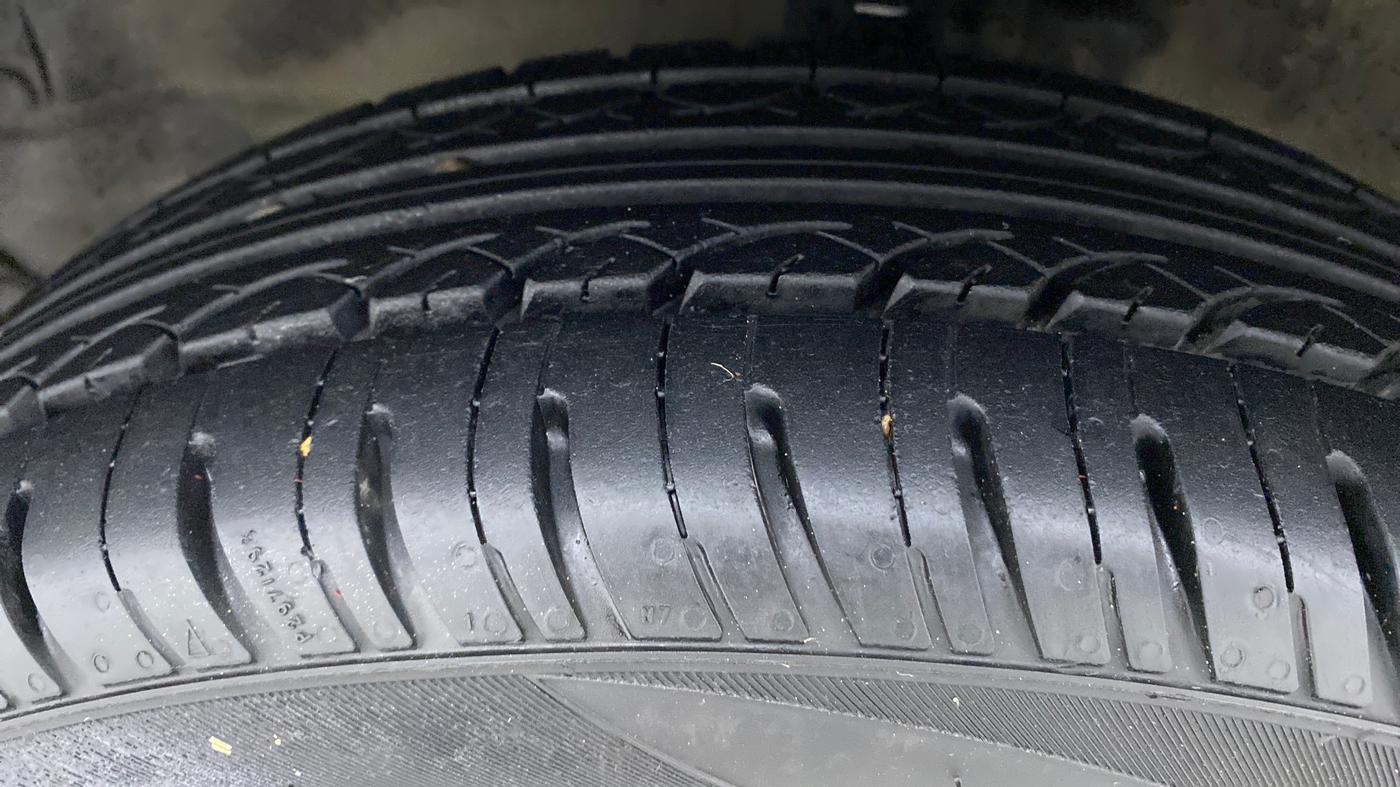 2017 Maruti Wagon R 1.0 VXI+ AMT, Petrol, Automatic, 54,469 km, Left Front Tyre Tread