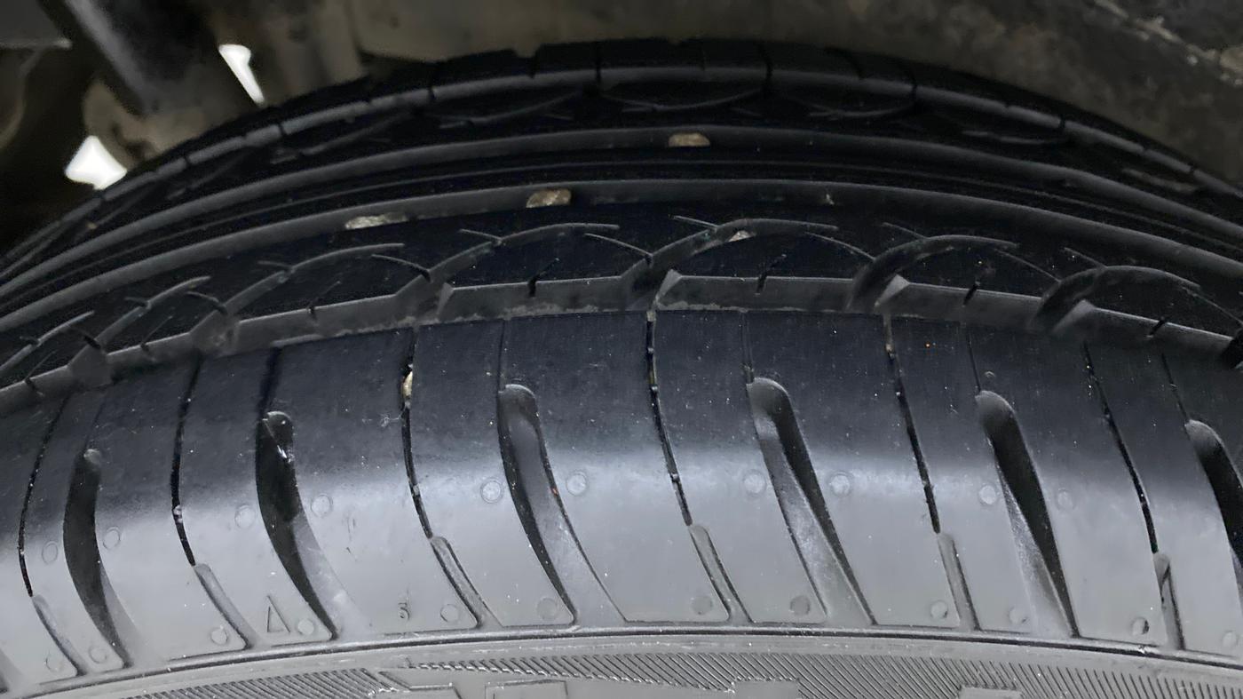 2017 Maruti Wagon R 1.0 VXI+ AMT, Petrol, Automatic, 54,469 km, Right Rear Tyre Tread