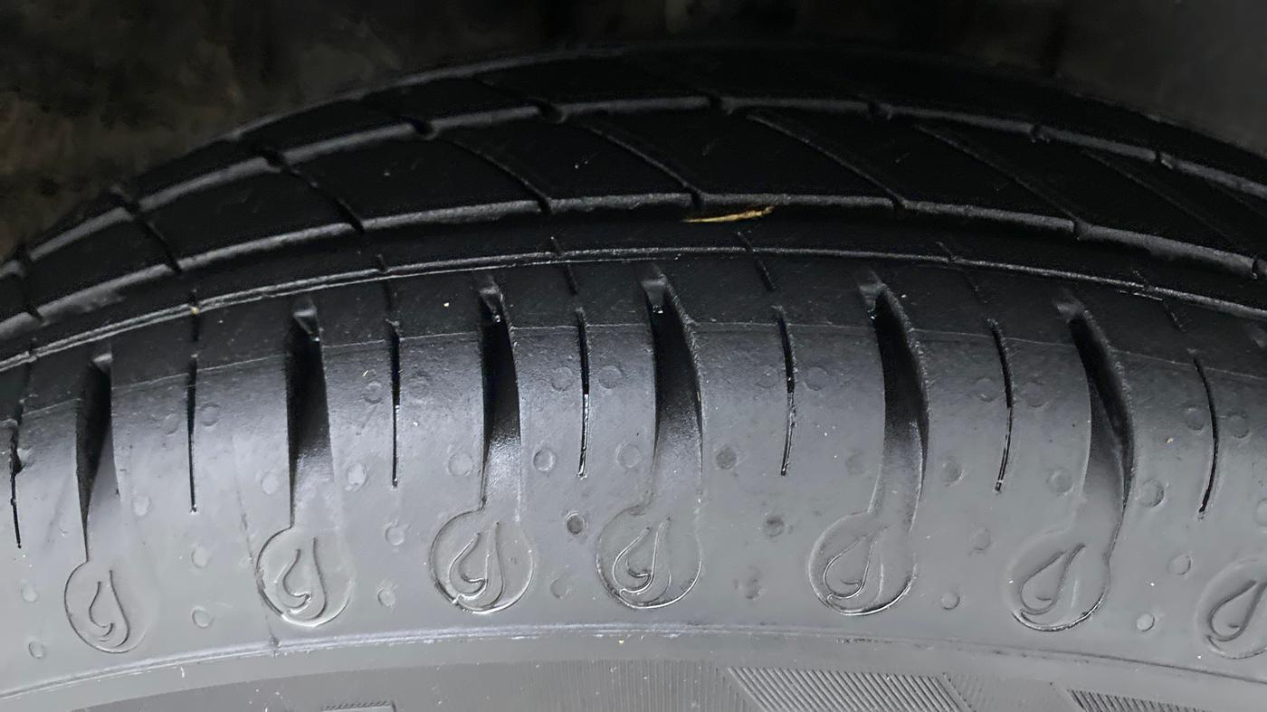 2022 Renault Kwid 1.0 CLIMBER OPT AMT, Petrol, Automatic, 7,969 km, Right Front Tyre Tread