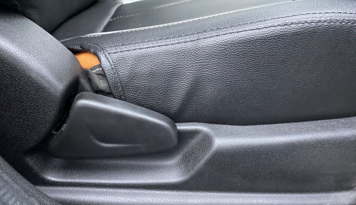 2022 Renault Kwid 1.0 CLIMBER OPT AMT, Petrol, Automatic, 7,969 km, Driver Side Adjustment Panel