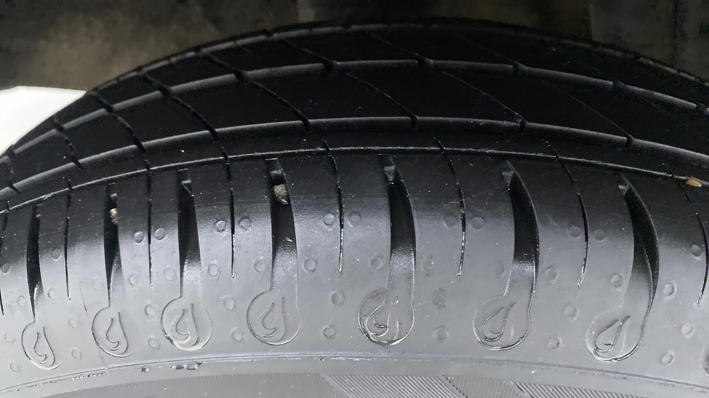 2022 Renault Kwid 1.0 CLIMBER OPT AMT, Petrol, Automatic, 7,969 km, Right Rear Tyre Tread