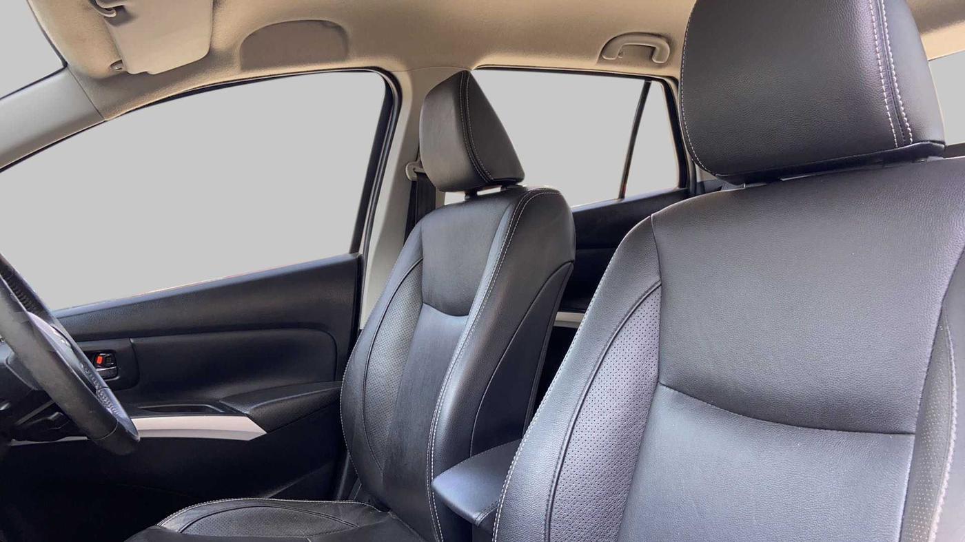 2015 Maruti S Cross ALPHA 1.3, Diesel, Manual, 36,307 km, Right Side Front Door Cabin