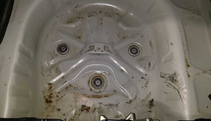 2019 Maruti Dzire VXI AMT, Petrol, Automatic, 41,921 km, Boot floor - Slight discoloration