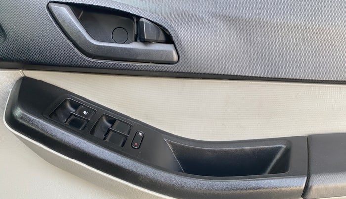 2021 Tata Tiago XT PETROL, Petrol, Manual, 1,40,973 km, Driver Side Door Panels Control