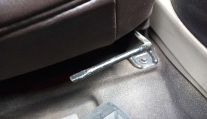 2011 Hyundai i20 MAGNA (O) 1.2, Petrol, Manual, 28,608 km, Driver seat - Seat adjuster lever broken but working