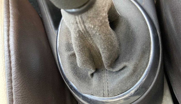 2011 Hyundai i20 MAGNA (O) 1.2, Petrol, Manual, 28,608 km, Gear lever - Boot cover slightly torn