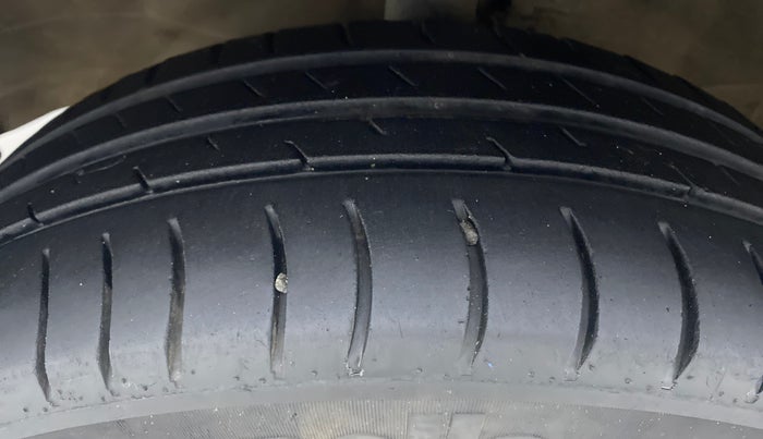 2013 Maruti Wagon R 1.0 VXI, Petrol, Manual, 61,173 km, Left Front Tyre Tread