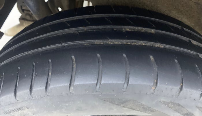 2013 Maruti Wagon R 1.0 VXI, Petrol, Manual, 61,173 km, Right Rear Tyre Tread