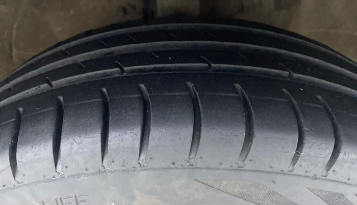 2013 Maruti Wagon R 1.0 VXI, Petrol, Manual, 61,173 km, Right Front Tyre Tread