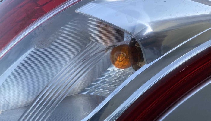 2014 Maruti Swift VXI, Petrol, Manual, 81,379 km, Right tail light - Minor damage