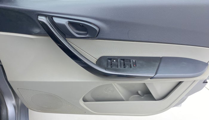 2019 Tata Tiago XT 1.2 REVOTRON, Petrol, Manual, 30,396 km, Driver Side Door Panels Control