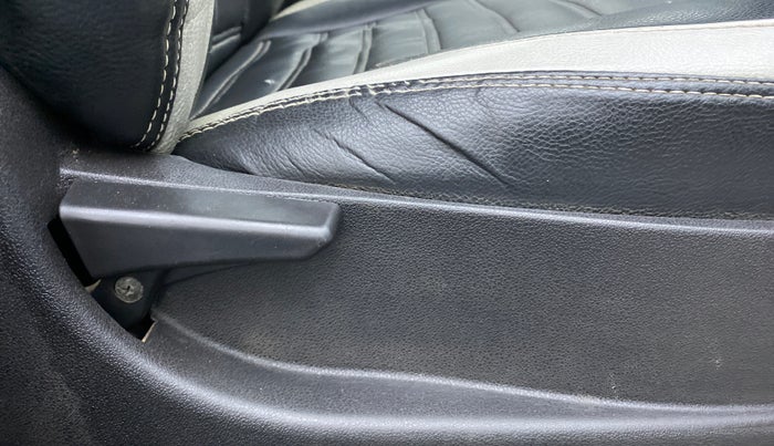 2019 Tata Tiago XT 1.2 REVOTRON, Petrol, Manual, 30,396 km, Driver Side Adjustment Panel