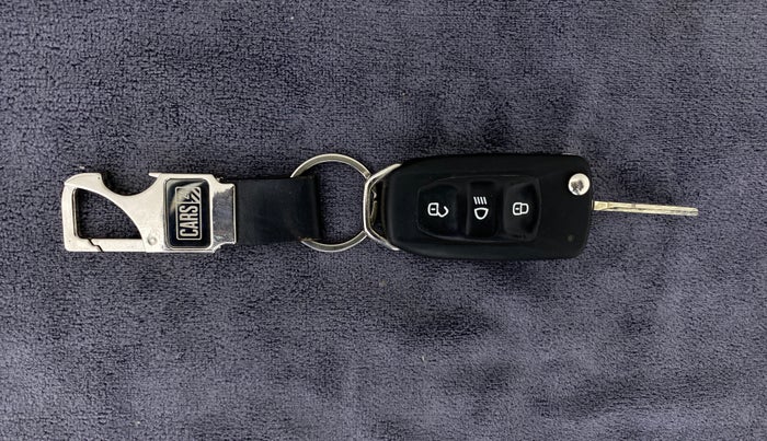 2019 Tata Tiago XT 1.2 REVOTRON, Petrol, Manual, 30,396 km, Key Close Up