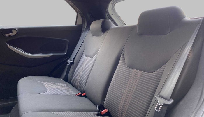 2018 Ford FREESTYLE TREND 1.2 PETROL, Petrol, Manual, 42,957 km, Right Side Rear Door Cabin
