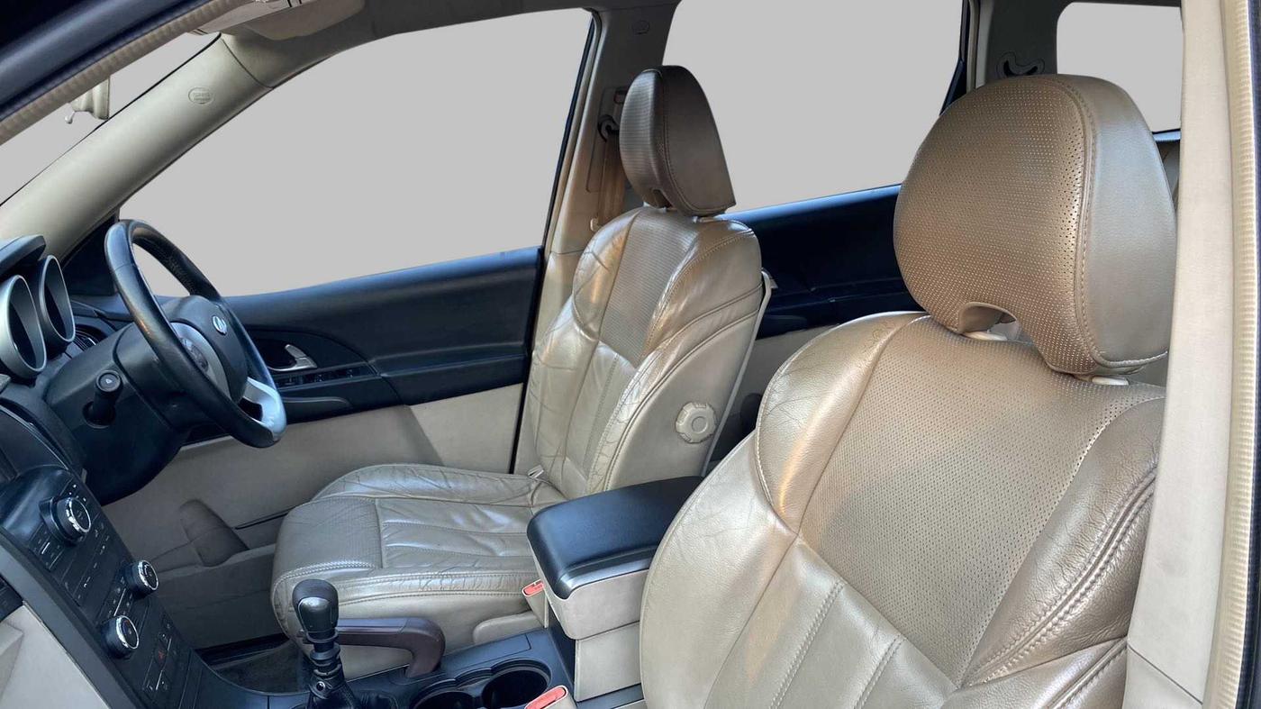 2015 Mahindra XUV500 W8, Diesel, Manual, 97,243 km, Right Side Front Door Cabin