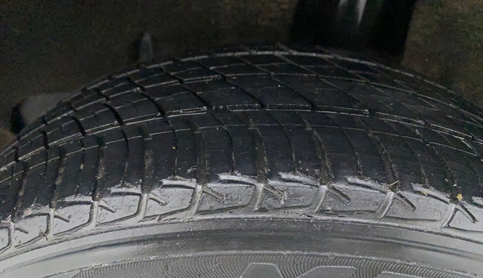2017 Maruti Baleno DELTA PETROL 1.2, Petrol, Manual, 23,091 km, Left Rear Tyre Tread