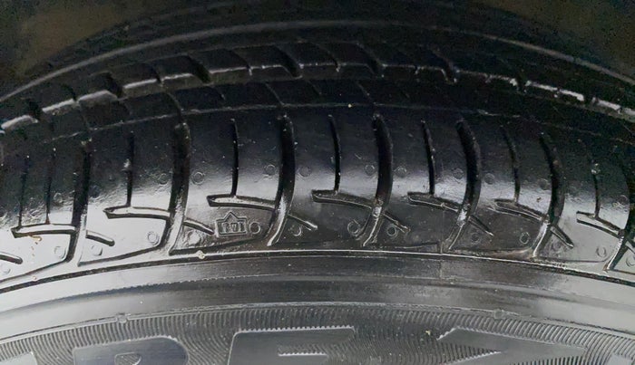 2017 Maruti Baleno DELTA PETROL 1.2, Petrol, Manual, 23,091 km, Left Front Tyre Tread