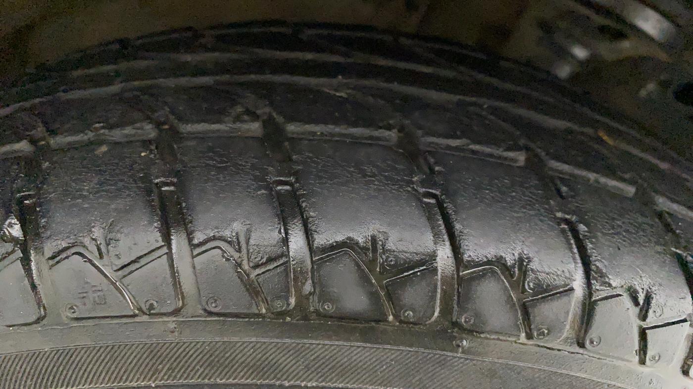 2014 Maruti Wagon R 1.0 LXI CNG, CNG, Manual, 76,560 km, Left Front Tyre Tread