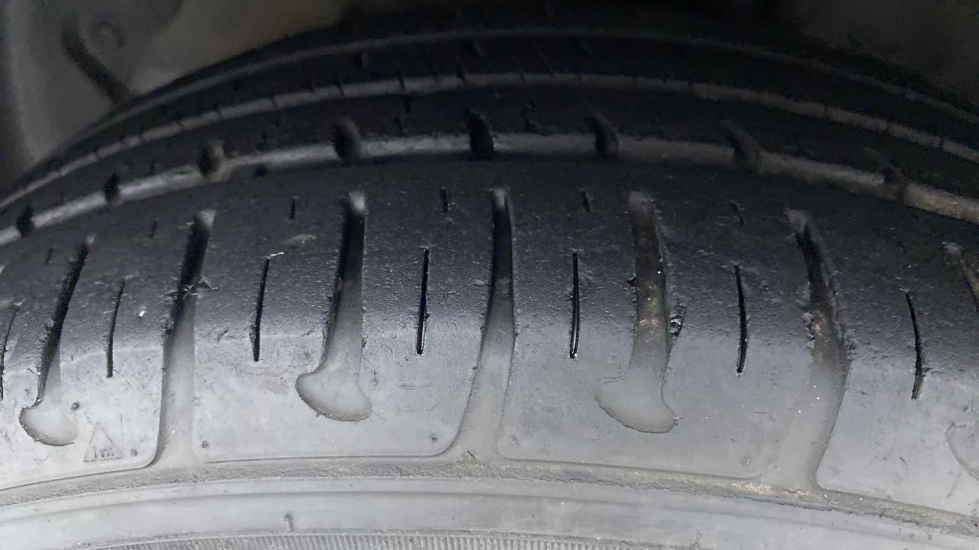 2019 Hyundai Grand i10 MAGNA 1.2 KAPPA VTVT, Petrol, Manual, 19,113 km, Left Front Tyre Tread