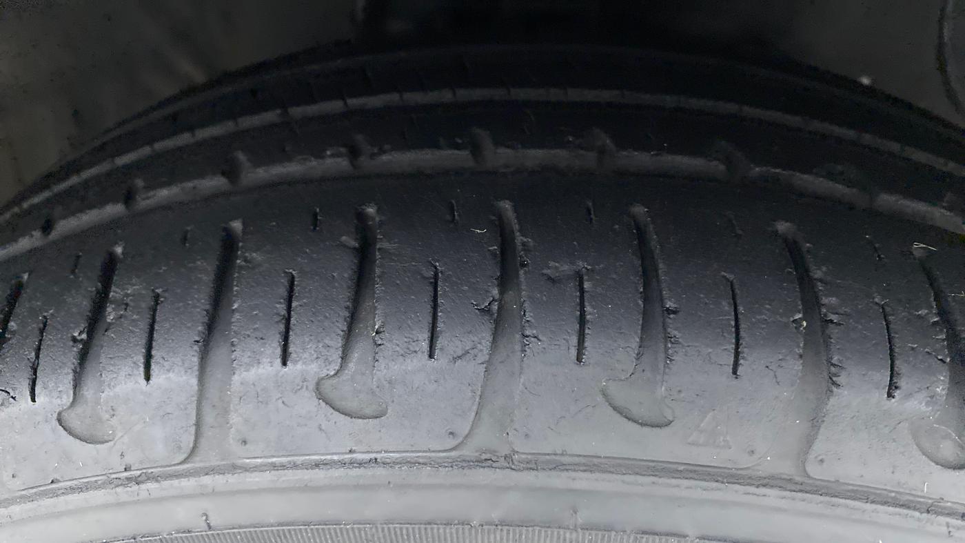 2019 Hyundai Grand i10 MAGNA 1.2 KAPPA VTVT, Petrol, Manual, 19,113 km, Right Front Tyre Tread