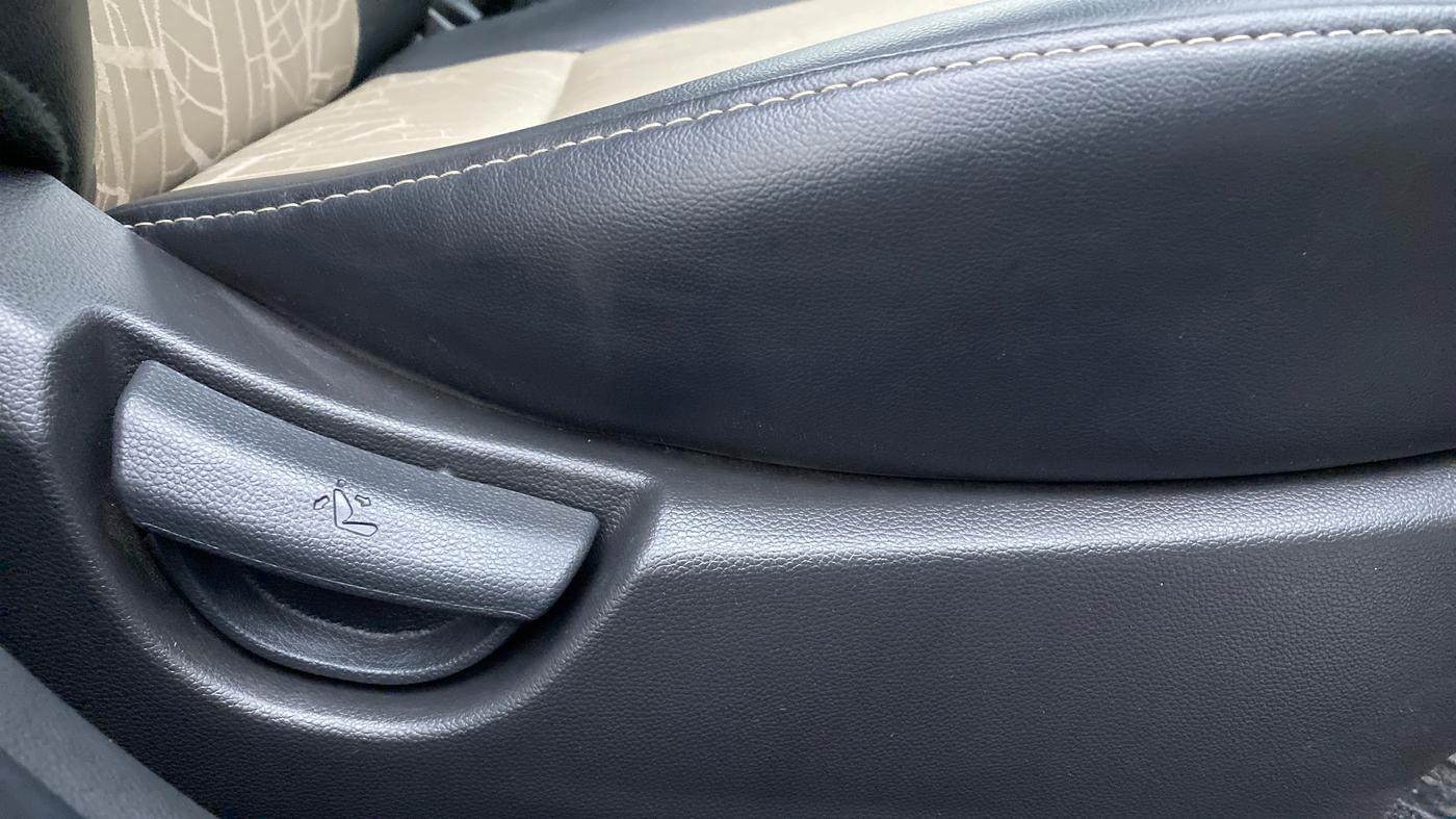 2019 Hyundai Grand i10 MAGNA 1.2 KAPPA VTVT, Petrol, Manual, 19,113 km, Driver Side Adjustment Panel