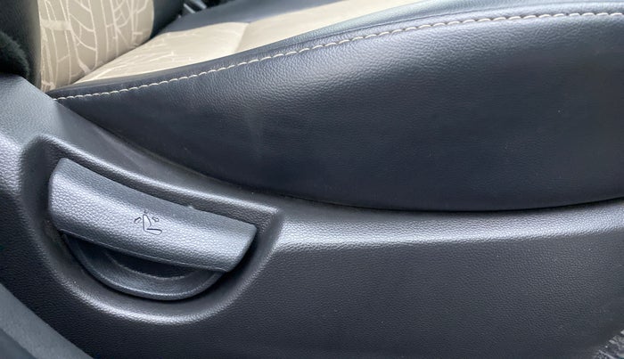 2019 Hyundai Grand i10 MAGNA 1.2 KAPPA VTVT, Petrol, Manual, 19,113 km, Driver Side Adjustment Panel