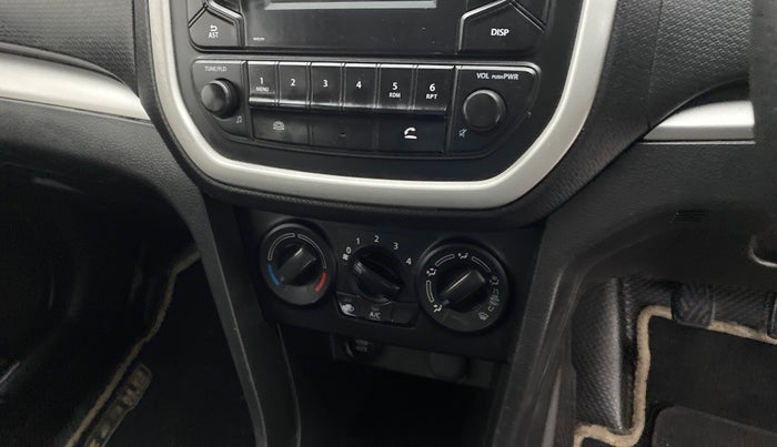 2019 Maruti Vitara Brezza VDI, Diesel, Manual, 86,649 km, AC Unit - Directional switch has minor damage