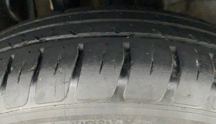 2021 Maruti Swift LXI, Petrol, Manual, 29,670 km, Right Rear Tyre Tread