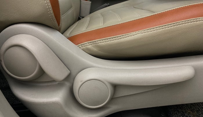 2016 Renault Pulse RXZ DIESEL, Diesel, Manual, 1,20,232 km, Driver Side Adjustment Panel