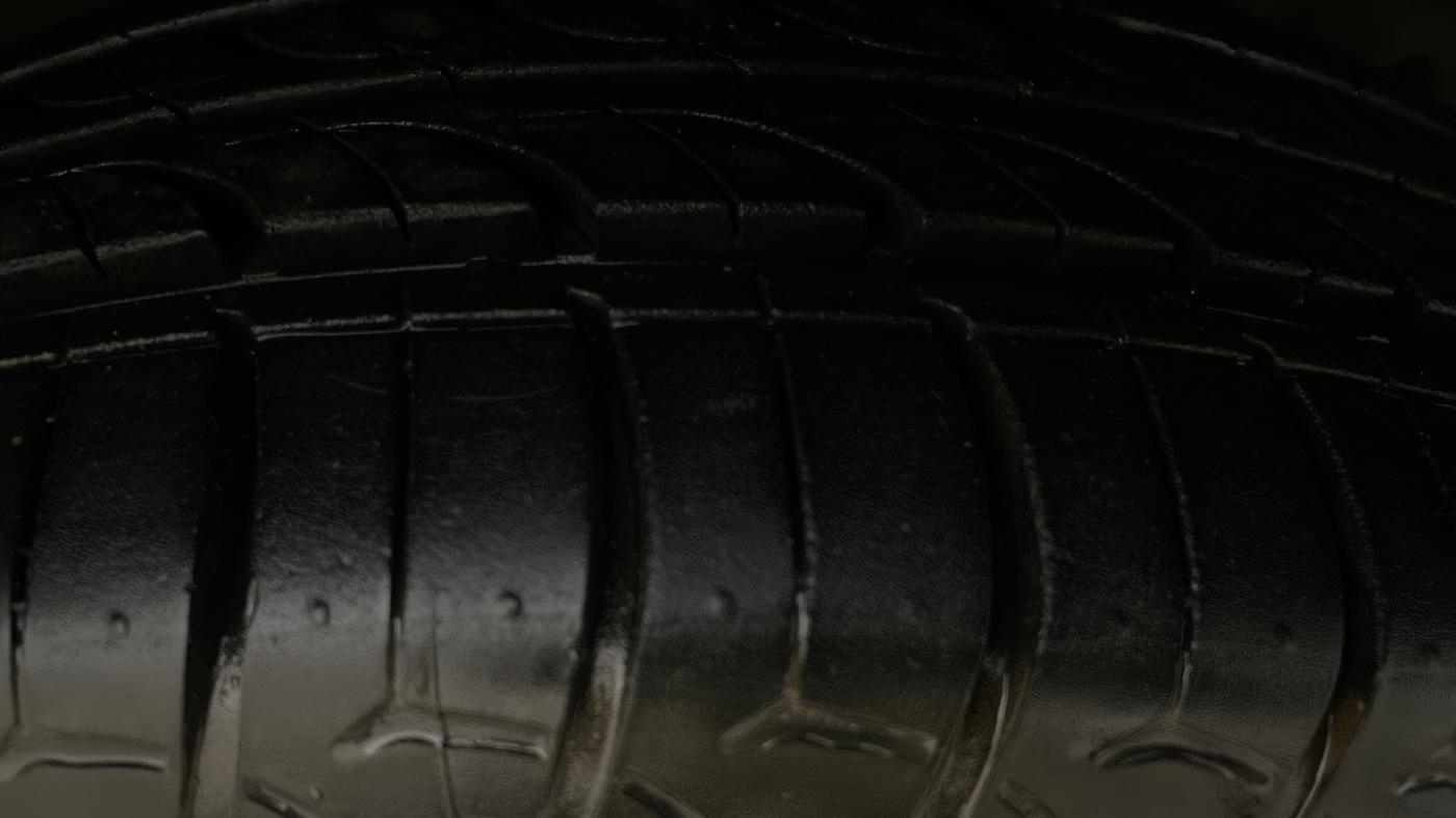 2016 Renault Pulse RXZ DIESEL, Diesel, Manual, 1,20,232 km, Right Front Tyre Tread